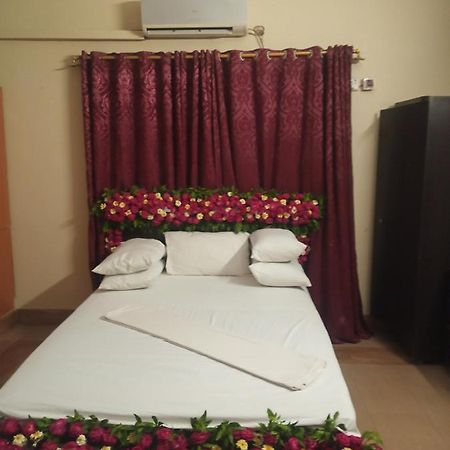 Al Rehman Guest Hous Hotel Хайдерабад Екстериор снимка